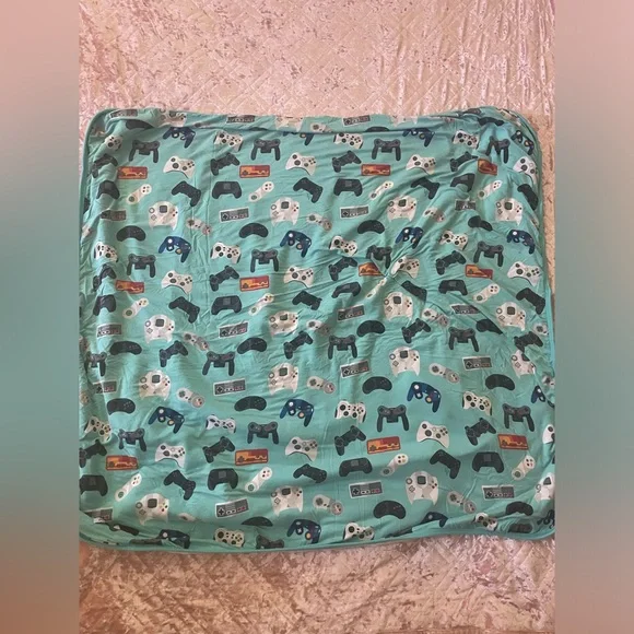 Posh peanut gamer hooded towel used a few times - Picture 2 of 4